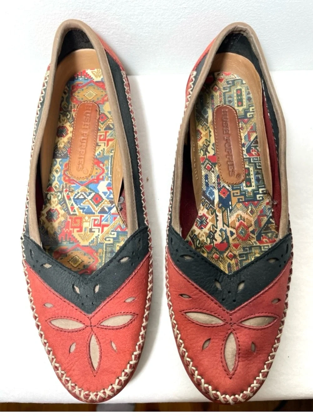 EUC Vintage Hush Puppies Red Black Cutout Moccasins Suede Flats 9